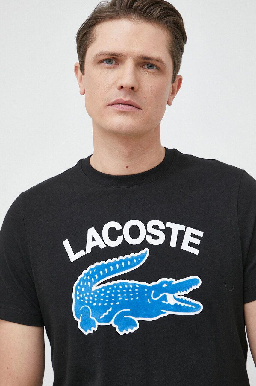 Lacoste Bavlněné tričko černá barva s potiskem - Pepit.cz