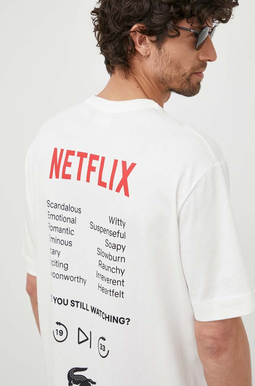 Lacoste Bavlněné tričko x Netflix bílá barva TH7343-70V - Pepit.cz