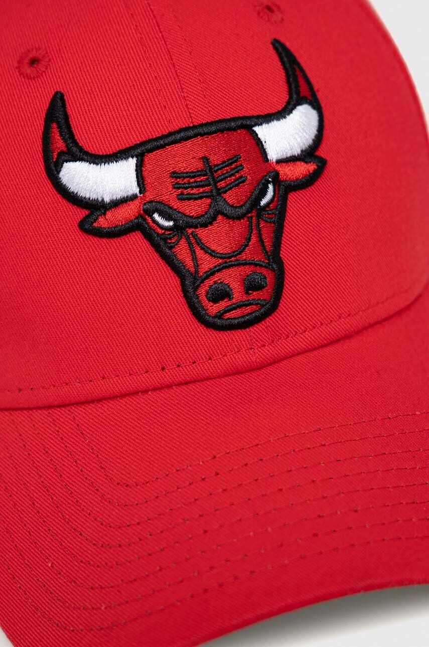 New Era Bavlněná baseballová čepice x Chicago Bulls červená barva s aplikací CHICAGO BULLS - Pepit.cz