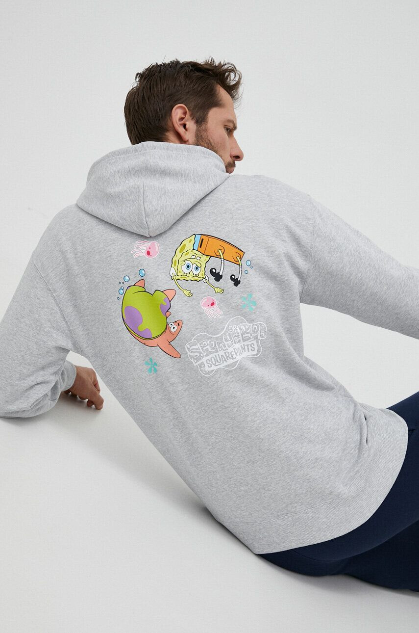 Puma Bavlněná mikina X SPONGEBOB pánská šedá barva s kapucí s potiskem - Pepit.cz