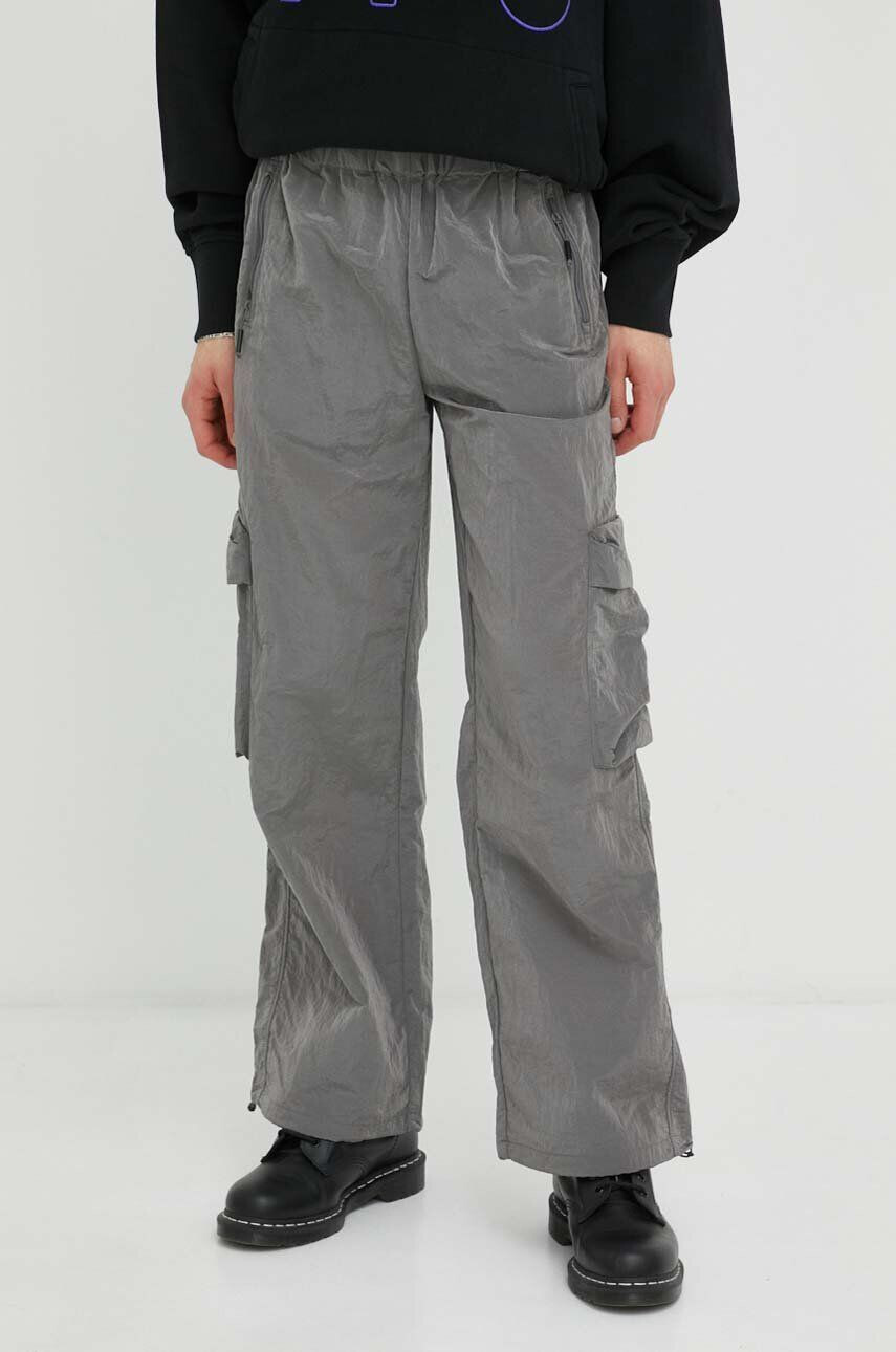 Rains Kalhoty 18980 Cargo Pants Wide stříbrná barva jednoduché medium waist - Pepit.cz