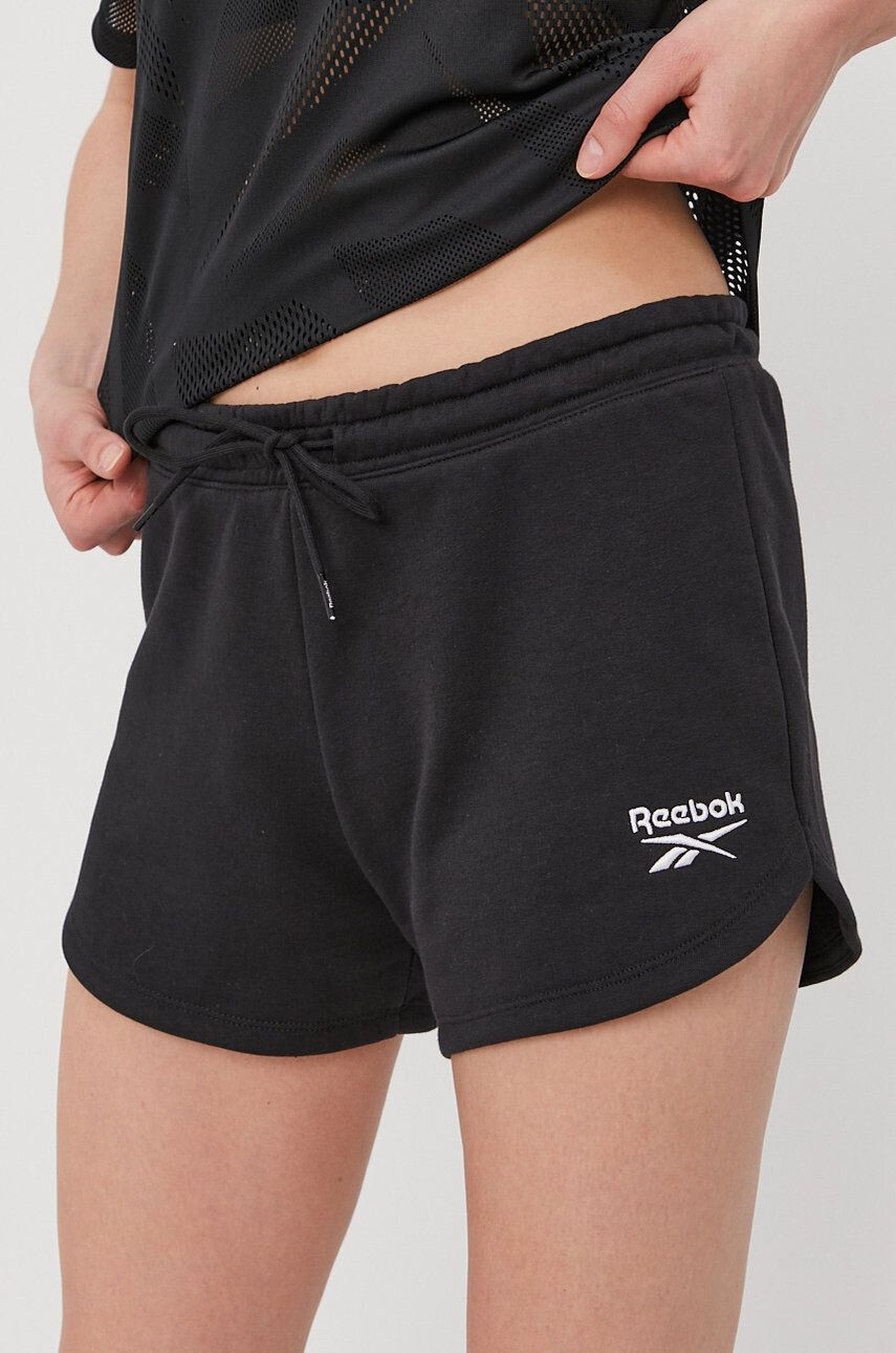 Reebok Kraťasy GL2554 dámské černá barva hladké medium waist GL2554-BLACK - Pepit.cz