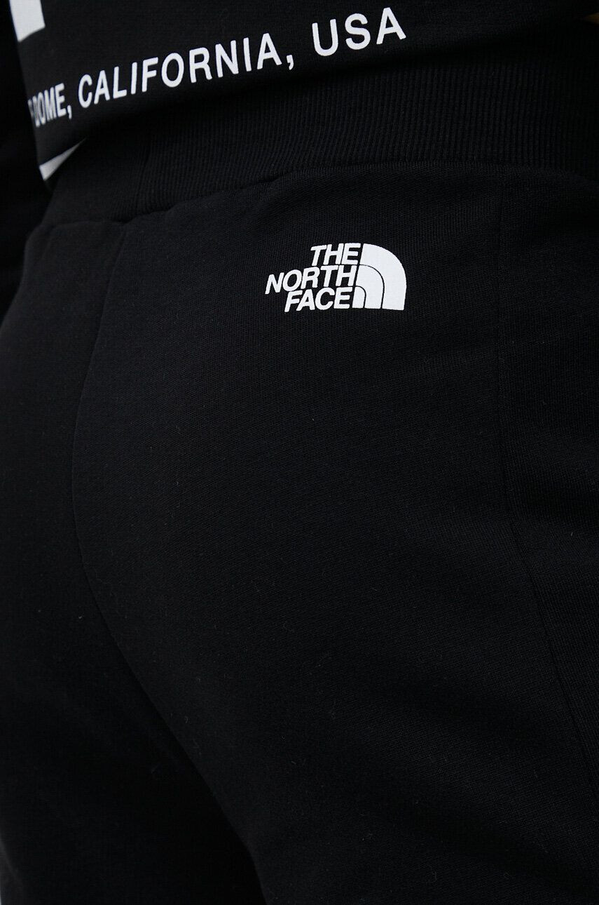 The North Face Bavlněné tepláky černá barva s potiskem - Pepit.cz