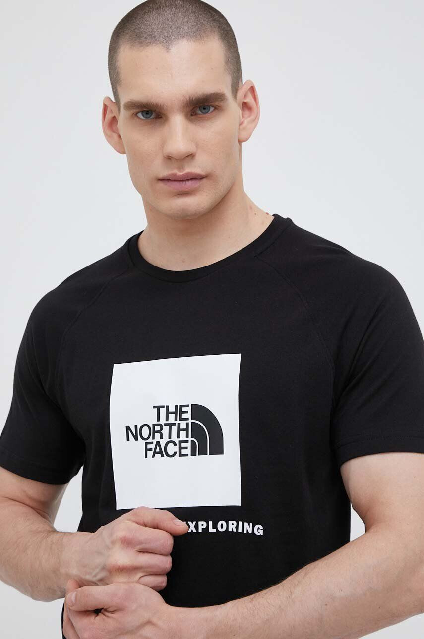 The North Face Bavlněné tričko černá barva s potiskem NF0A3BQOKY41-KY41 - Pepit.cz