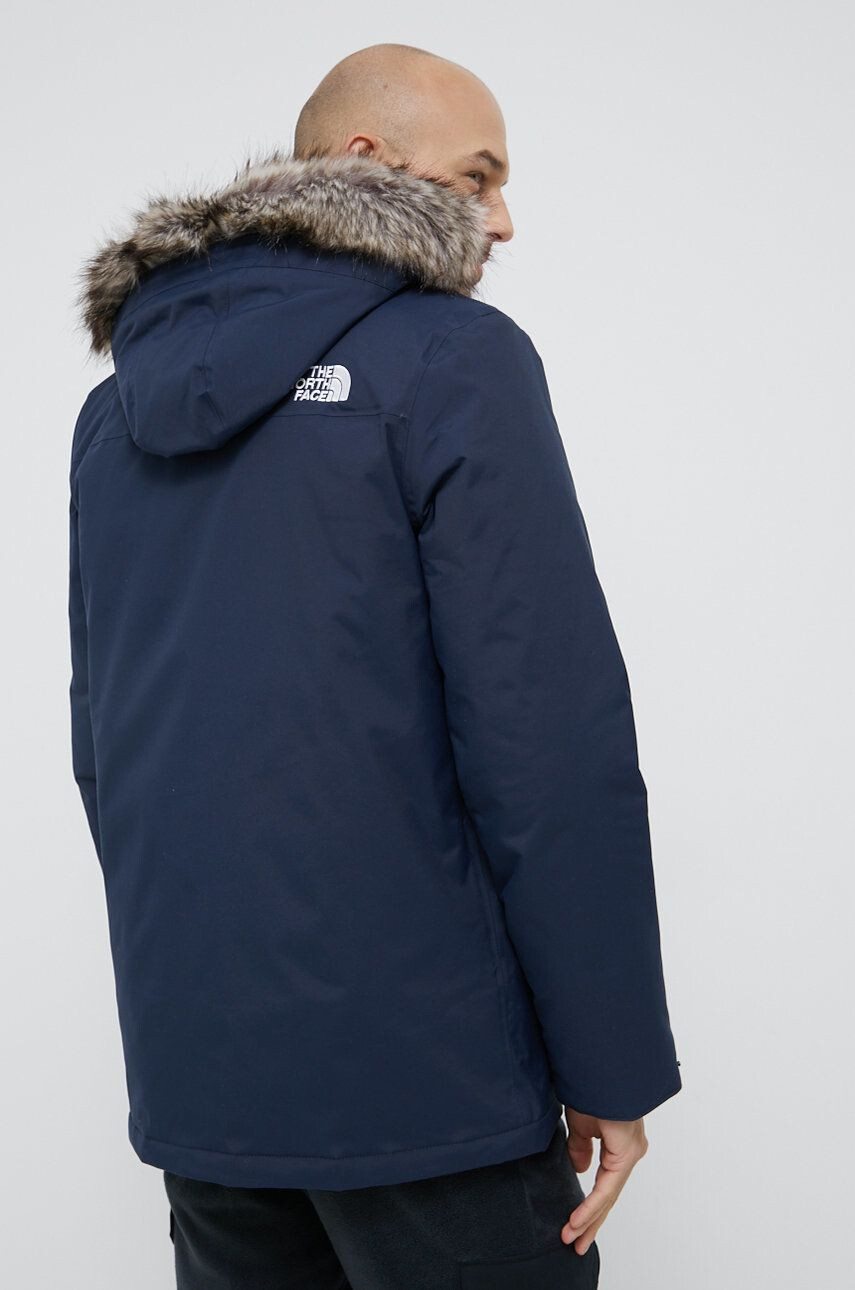 The North Face Bunda M RECYCLED ZANECK JACKET pánská tmavomodrá barva zimní - Pepit.cz