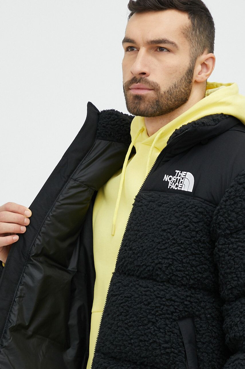 The North Face Bunda MEN S SHERPA NUPTSE JACKET pánská černá barva zimní - Pepit.cz