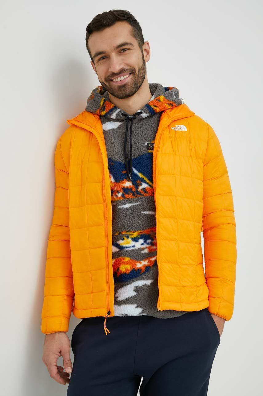 The North Face Sportovní bunda Thermoball Eco 2.0 oranžová barva - Pepit.cz