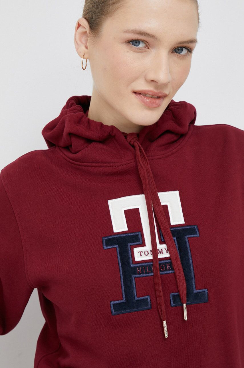 Tommy Hilfiger Bavlněná mikina dámská vínová barva s kapucí s aplikací - Pepit.cz