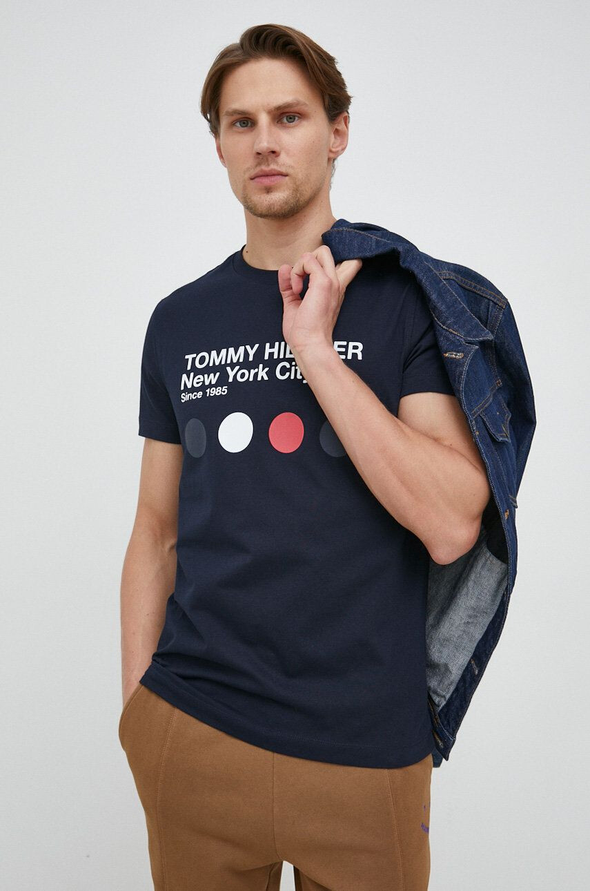 Tommy Hilfiger Bavlněné tričko tmavomodrá barva s potiskem - Pepit.cz