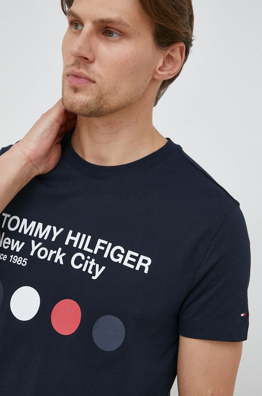 Tommy Hilfiger Bavlněné tričko tmavomodrá barva s potiskem - Pepit.cz