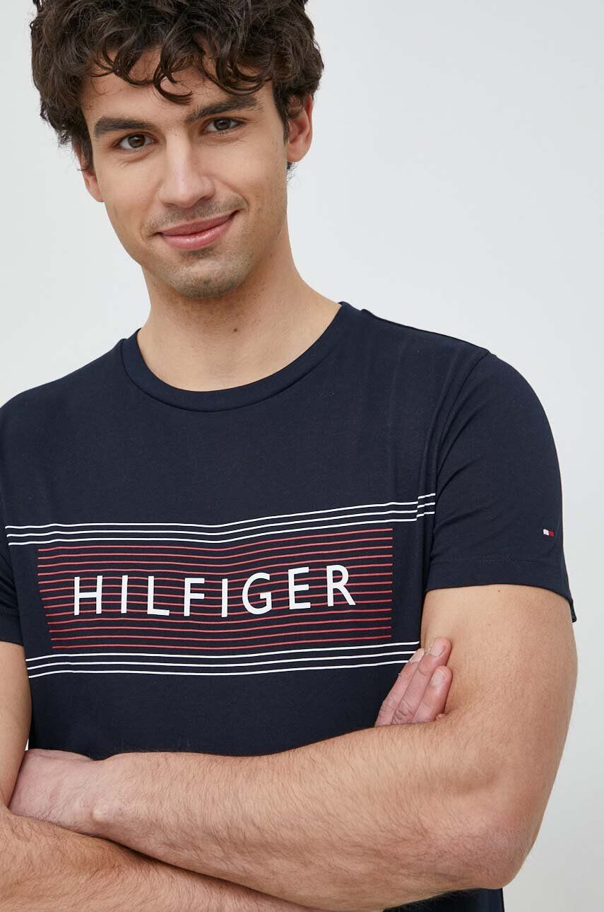 Tommy Hilfiger Bavlněné tričko tmavomodrá barva s potiskem - Pepit.cz