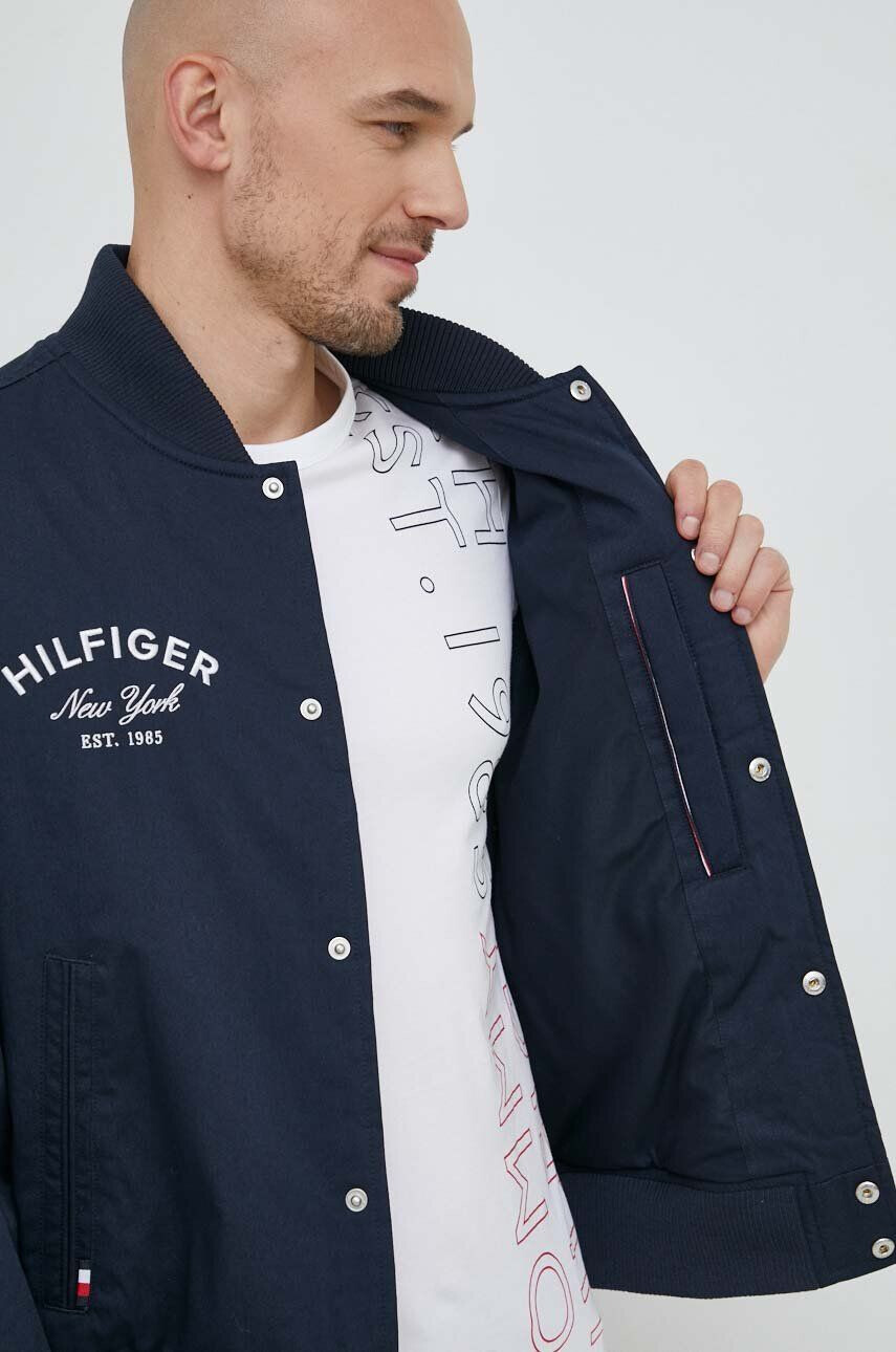 Tommy Hilfiger Bomber bunda tmavomodrá barva přechodná - Pepit.cz