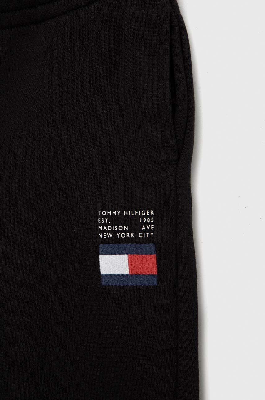 Tommy Hilfiger Dětské bavlněné tepláky černá barva - Pepit.cz