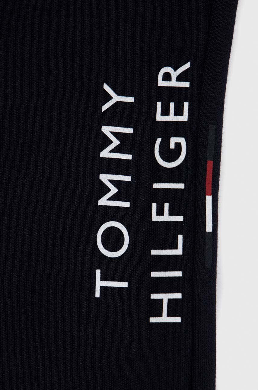 Tommy Hilfiger Dětské tepláky tmavomodrá barva s potiskem - Pepit.cz