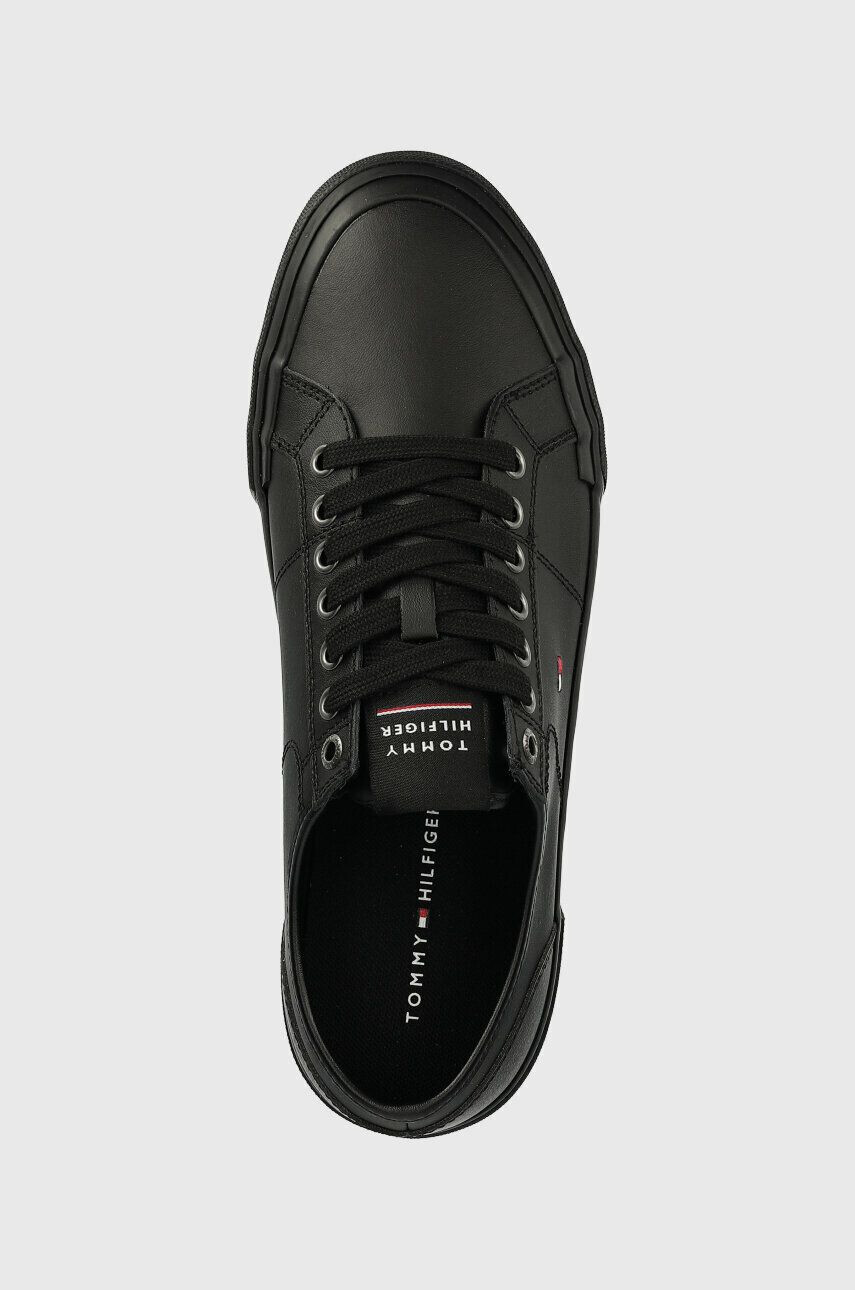 Tommy Hilfiger Kožené tenisky CORE CORPORATE VULC LEATHER pánské černá barva FM0FM04561 - Pepit.cz