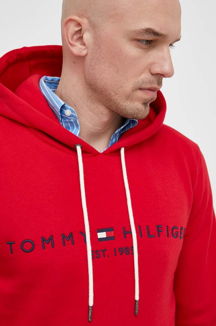 Tommy Hilfiger Mikina pánská červená barva s kapucí s aplikací - Pepit.cz