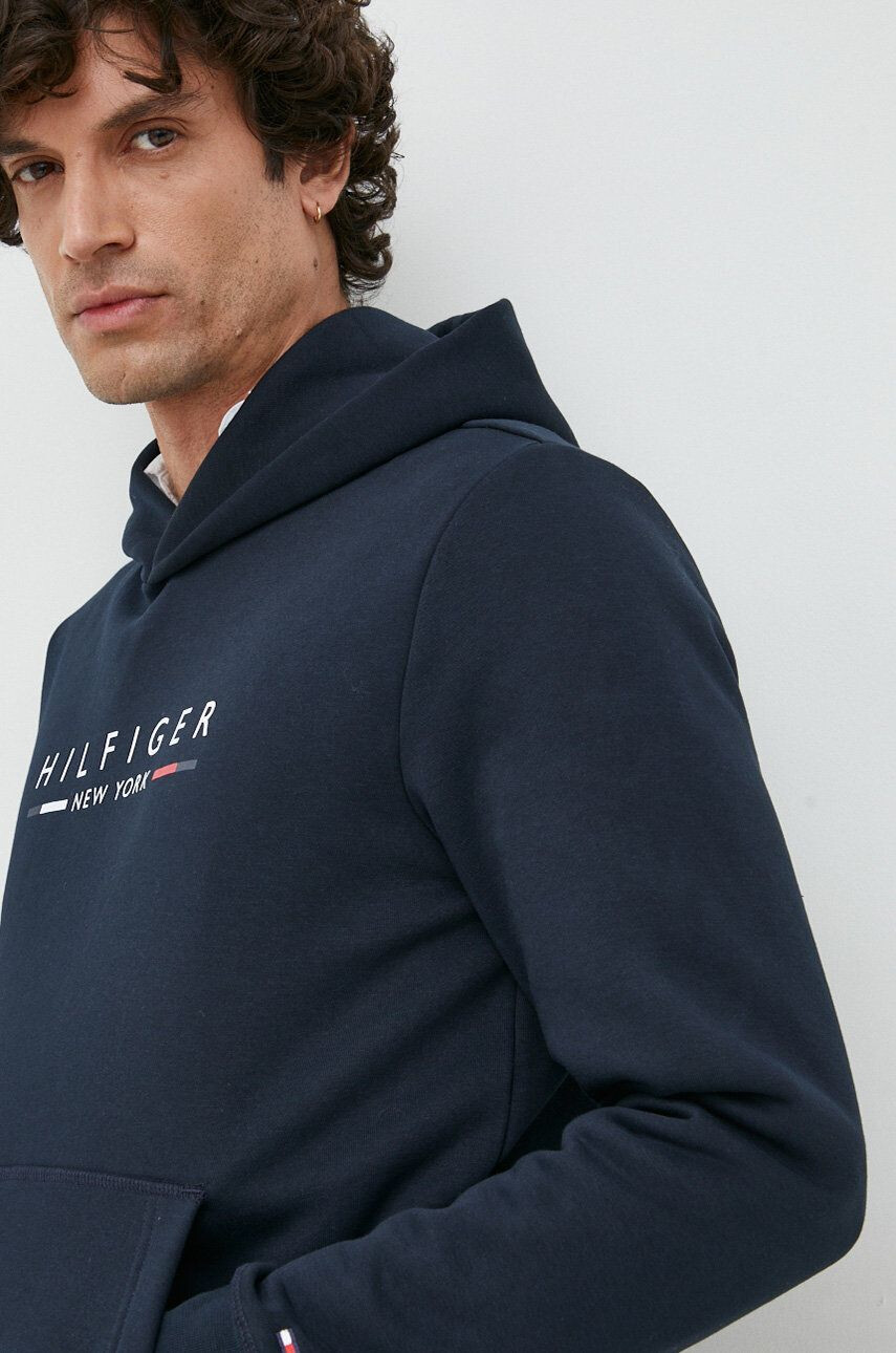 Tommy Hilfiger Mikina pánská tmavomodrá barva s kapucí s potiskem - Pepit.cz