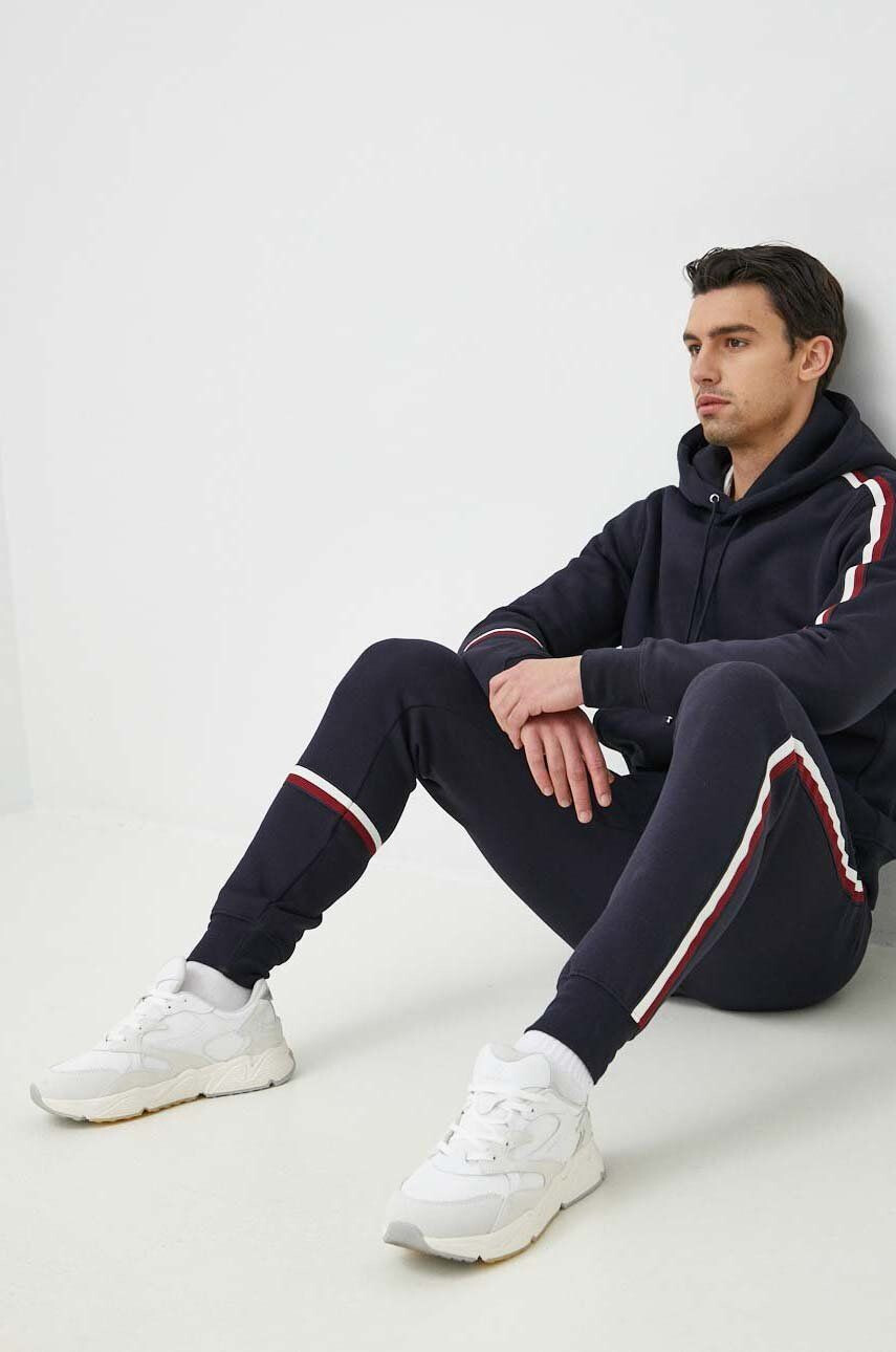 Tommy Hilfiger Mikina pánská tmavomodrá barva s kapucí s aplikací - Pepit.cz