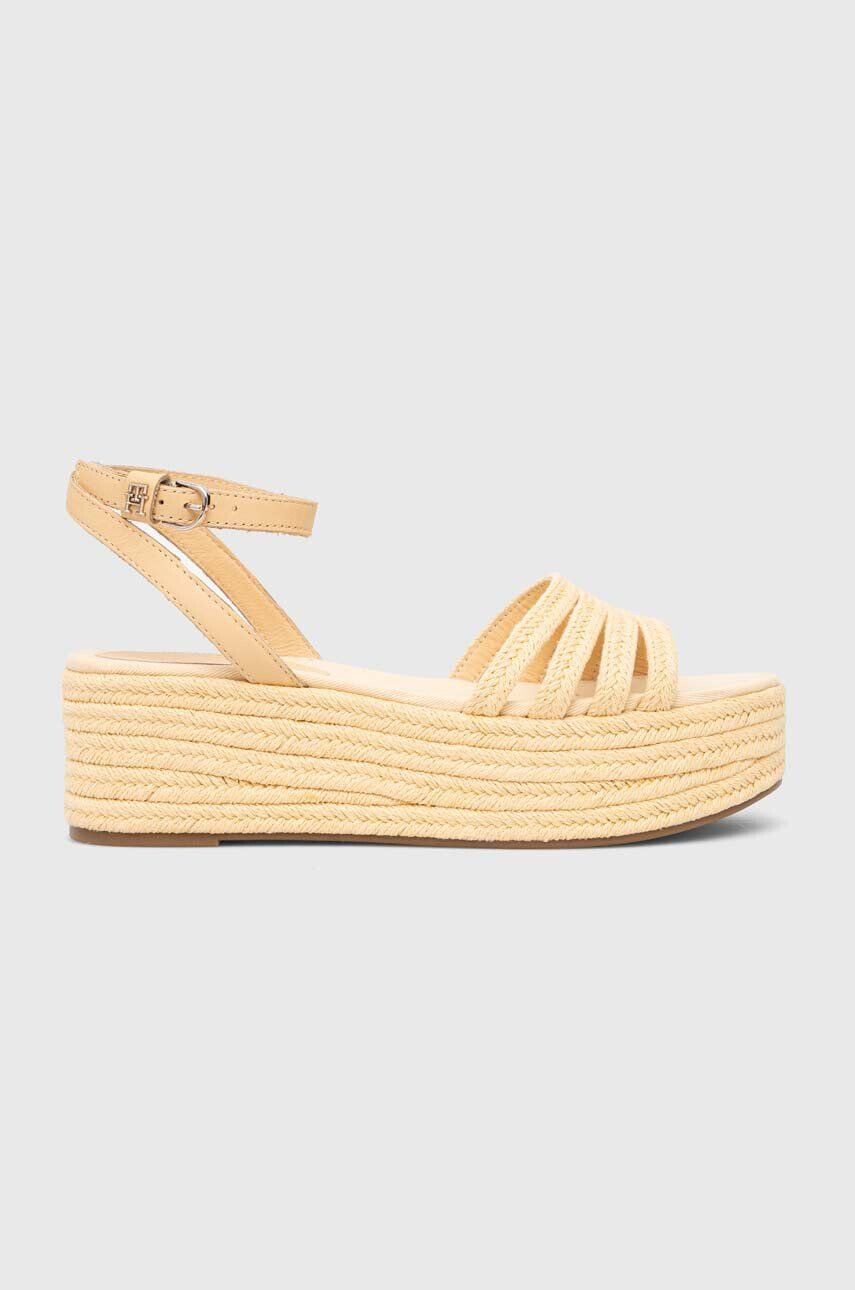 Tommy Hilfiger Sandály ESSENTIAL FLATFORM SANDAL dámské žlutá barva na klínku FW0FW07161 - Pepit.cz