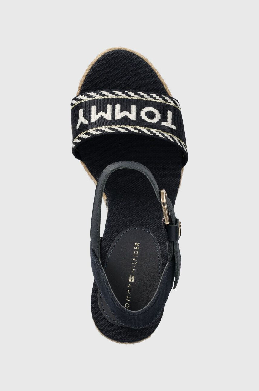 Tommy Hilfiger Sandály SEASONAL WEBBING WEDGE dámské tmavomodrá barva na platformě FW0FW07088 - Pepit.cz