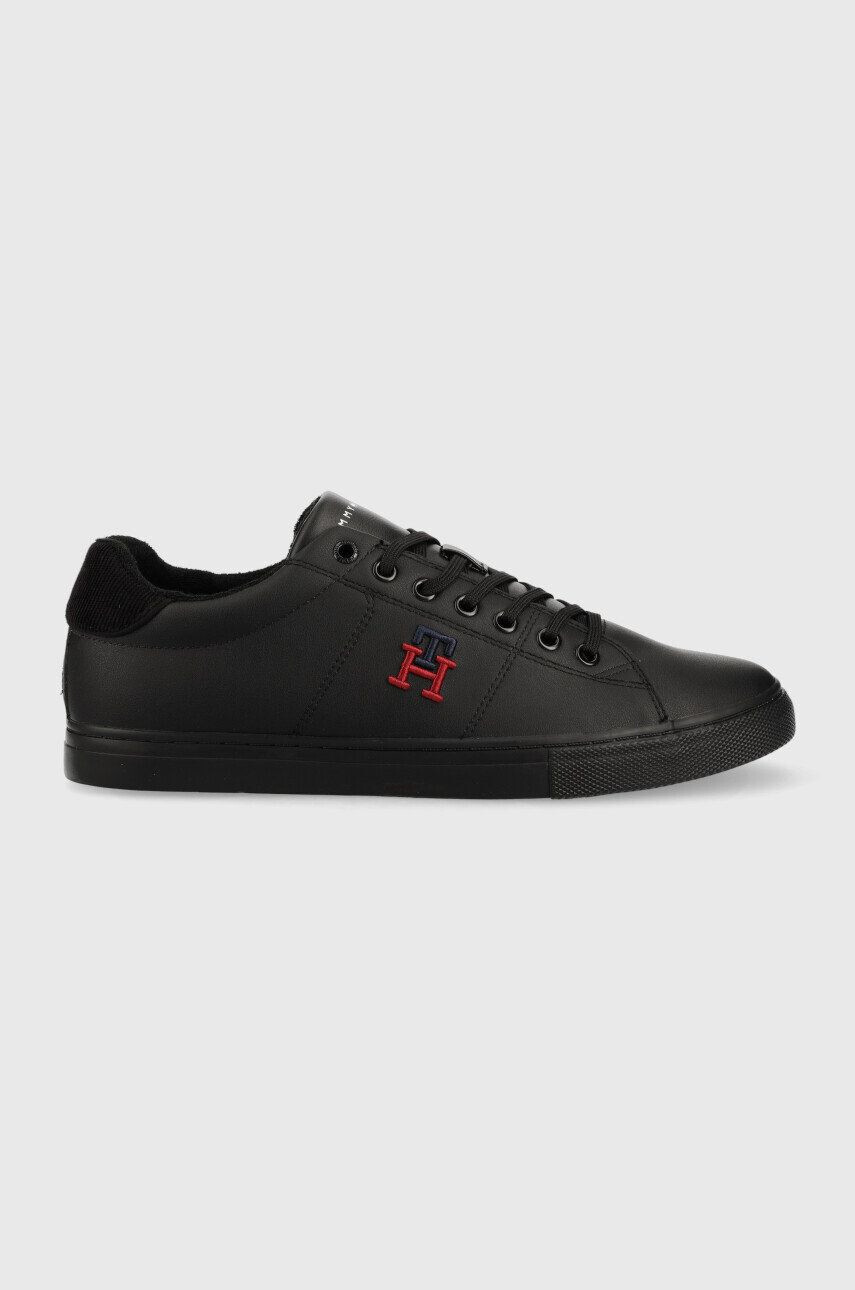 Tommy Hilfiger Sneakers boty Fm0fm04350 Core Vulc Varsity Monogram černá barva - Pepit.cz