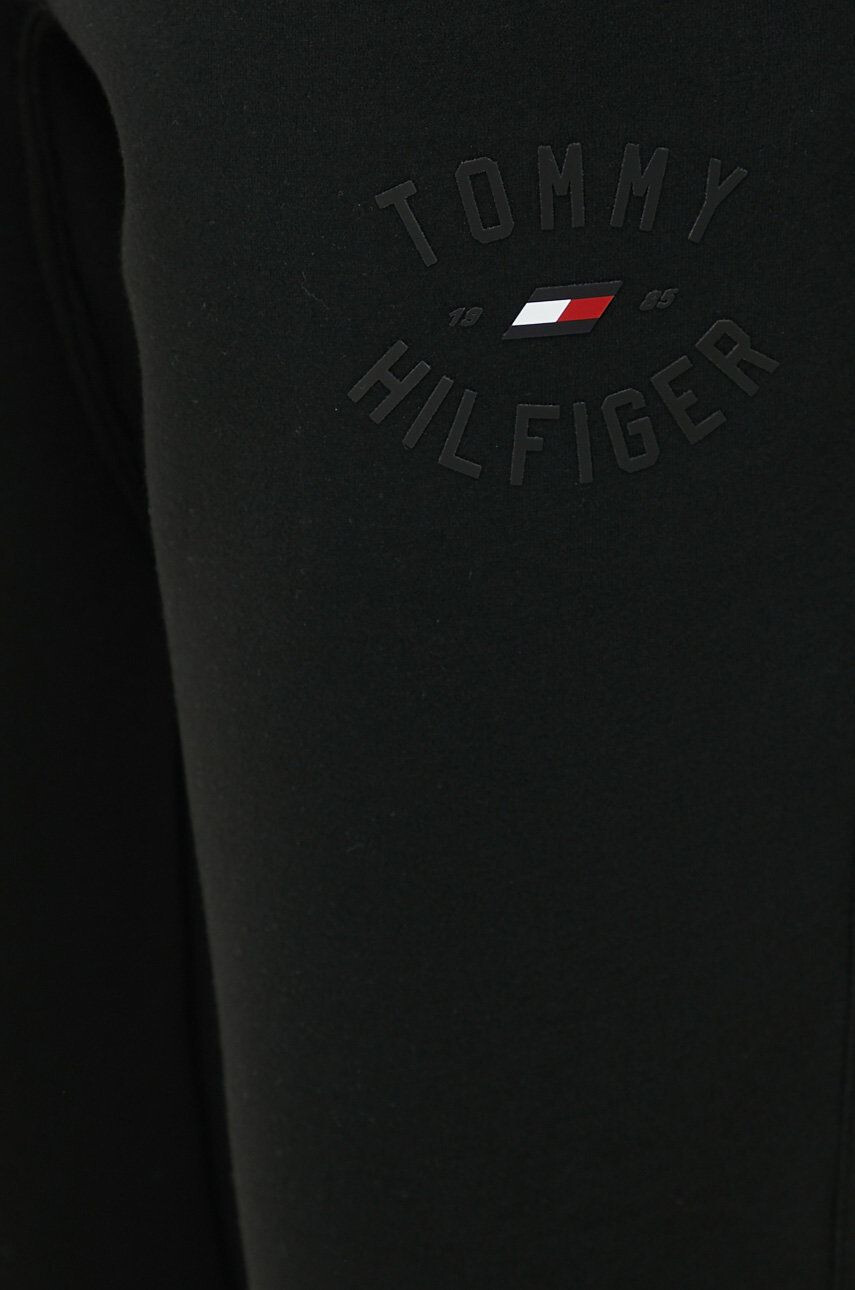 Tommy Hilfiger Tepláky pánské černá barva s potiskem - Pepit.cz