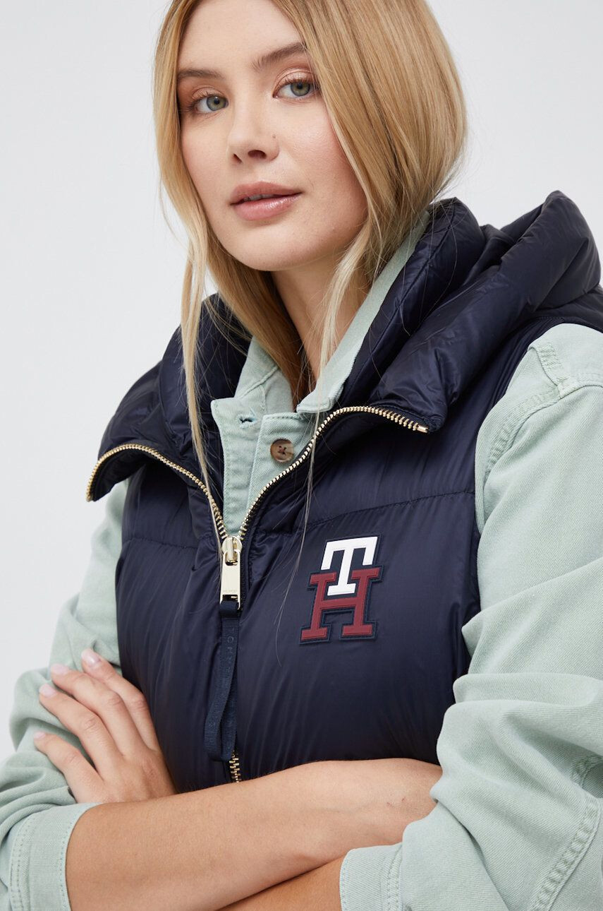 Tommy Hilfiger Vesta tmavomodrá barva - Pepit.cz