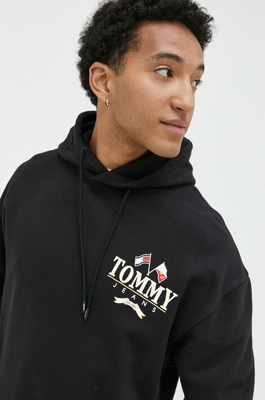 Tommy Jeans Bavlněná mikina pánská černá barva s kapucí s potiskem - Pepit.cz