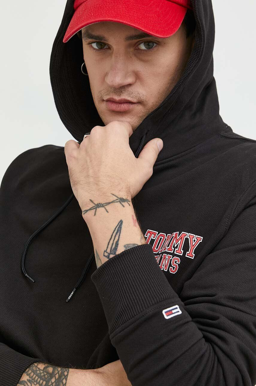 Tommy Jeans Bavlněná mikina pánská černá barva s kapucí s potiskem - Pepit.cz