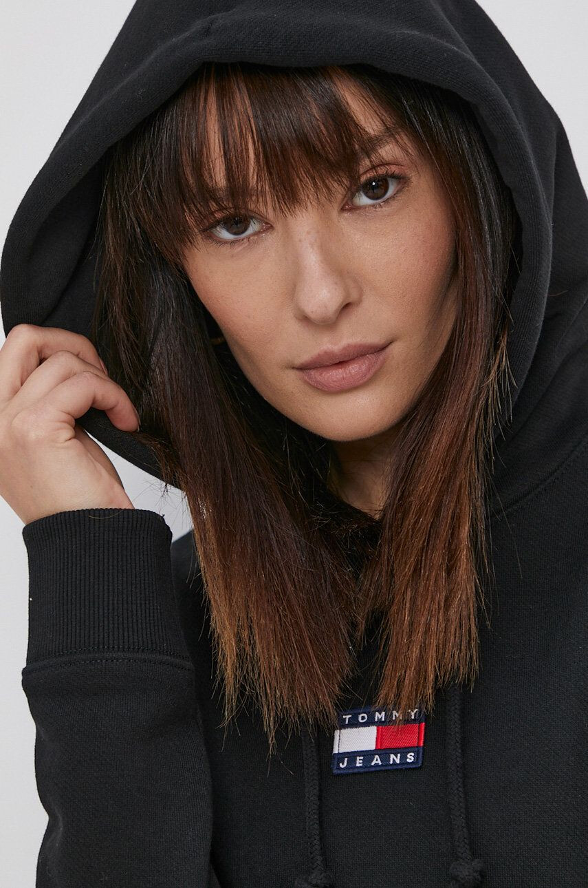 Tommy Jeans Bavlněná mikina dámská černá barva s aplikací - Pepit.cz