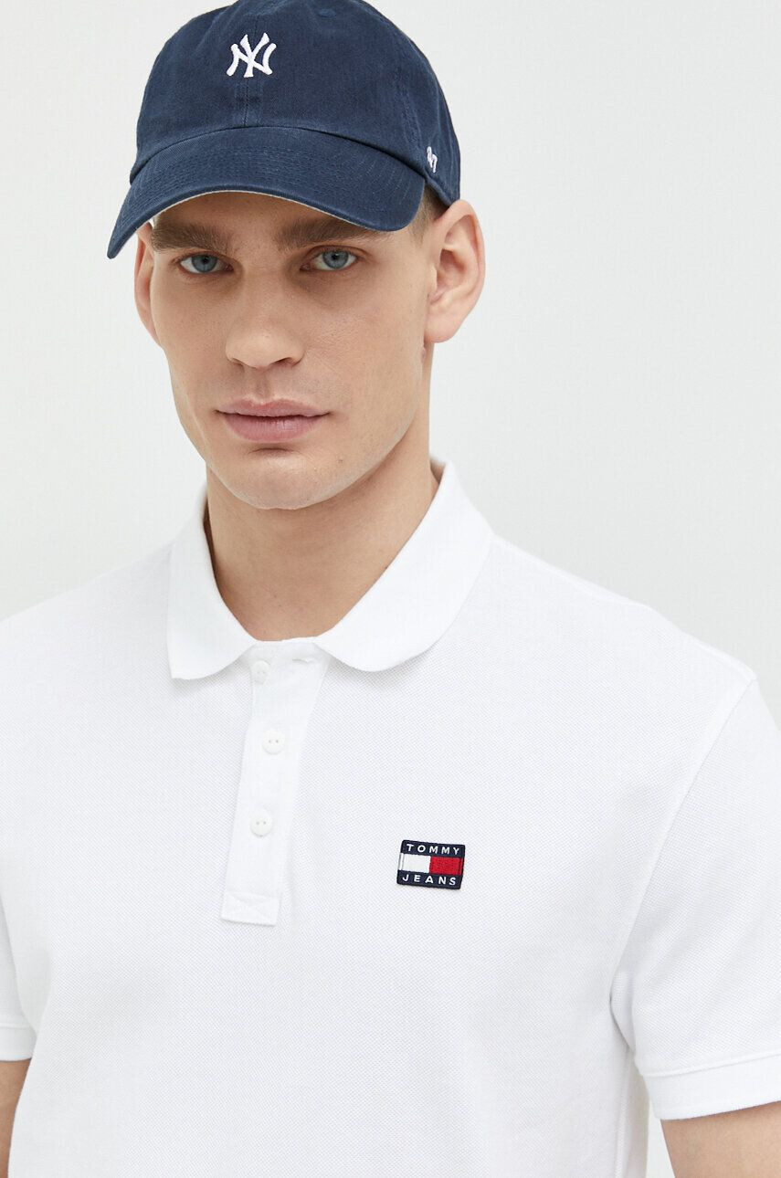 Tommy Jeans Bavlněné polo tričko bílá barva s aplikací - Pepit.cz