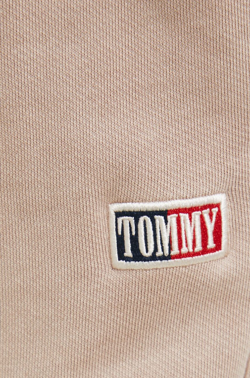 Tommy Jeans Bavlněné tepláky hnědá barva s aplikací - Pepit.cz