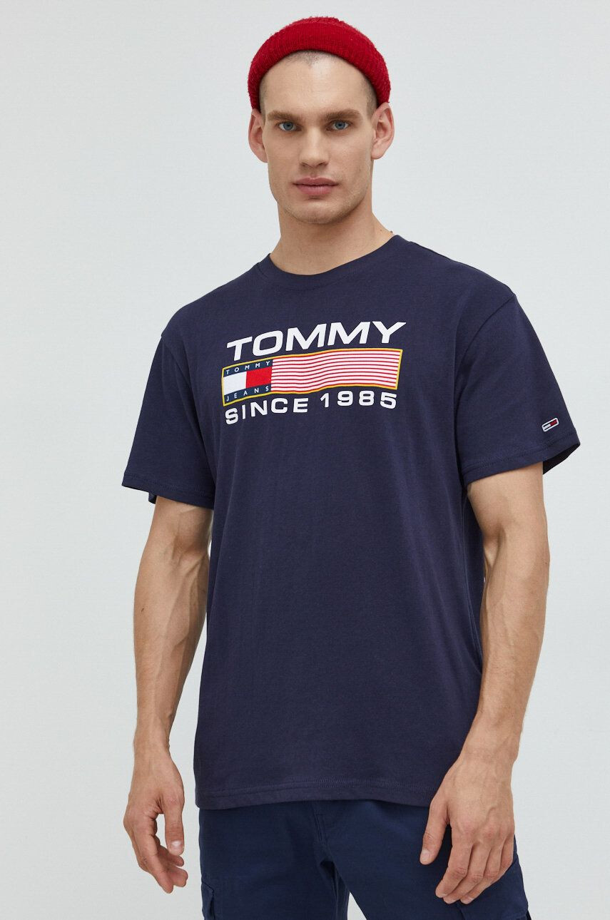 Tommy Jeans Bavlněné tričko tmavomodrá barva s potiskem - Pepit.cz