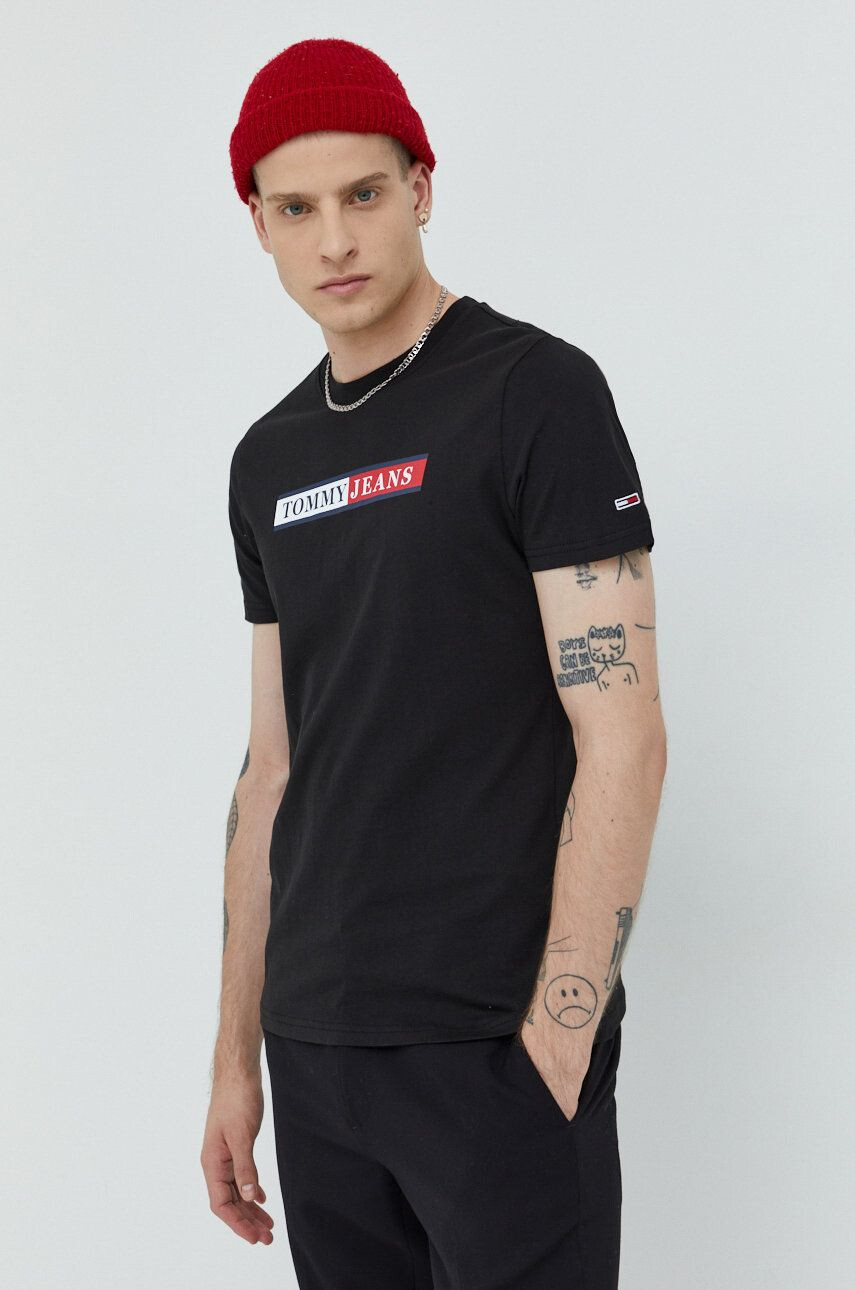 Tommy Jeans Bavlněné tričko s aplikací - Pepit.cz