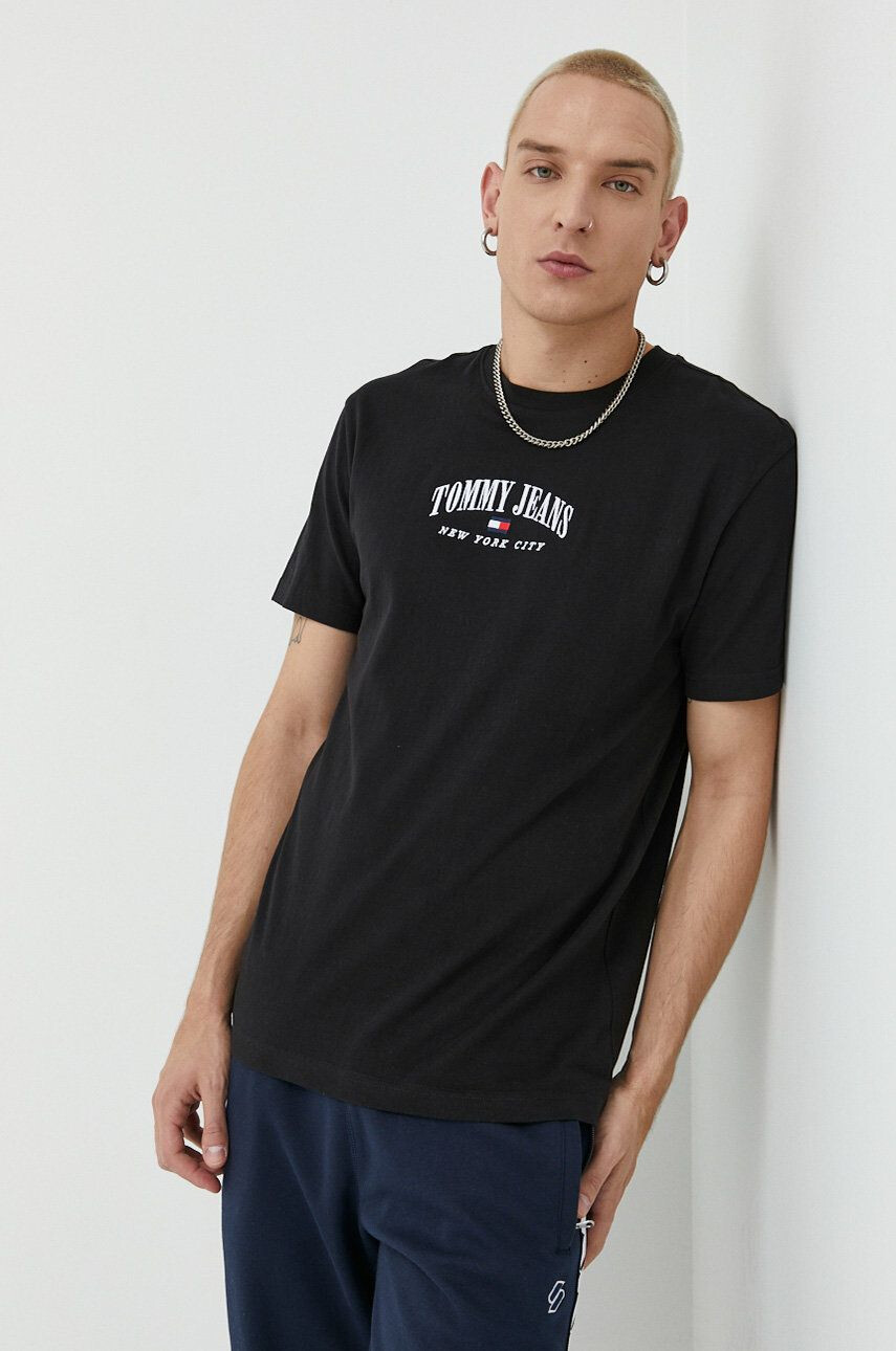 Tommy Jeans Bavlněné tričko tmavomodrá barva s aplikací - Pepit.cz