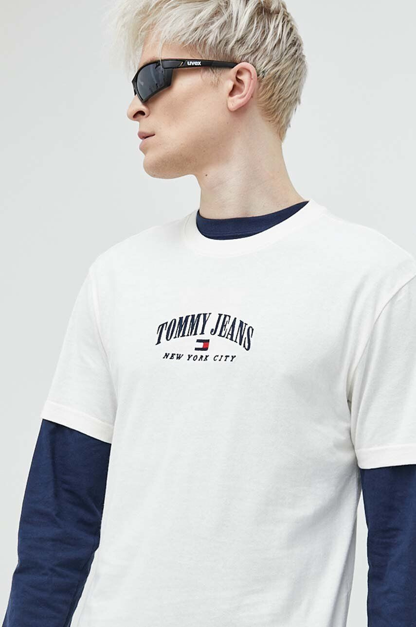 Tommy Jeans Bavlněné tričko bílá barva s aplikací - Pepit.cz