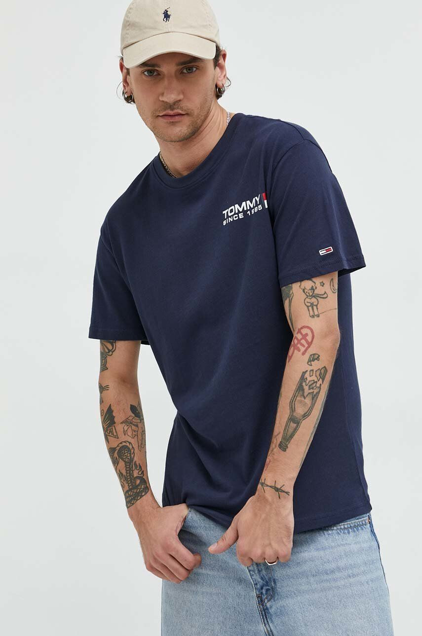 Tommy Jeans Bavlněné tričko tmavomodrá barva s potiskem - Pepit.cz