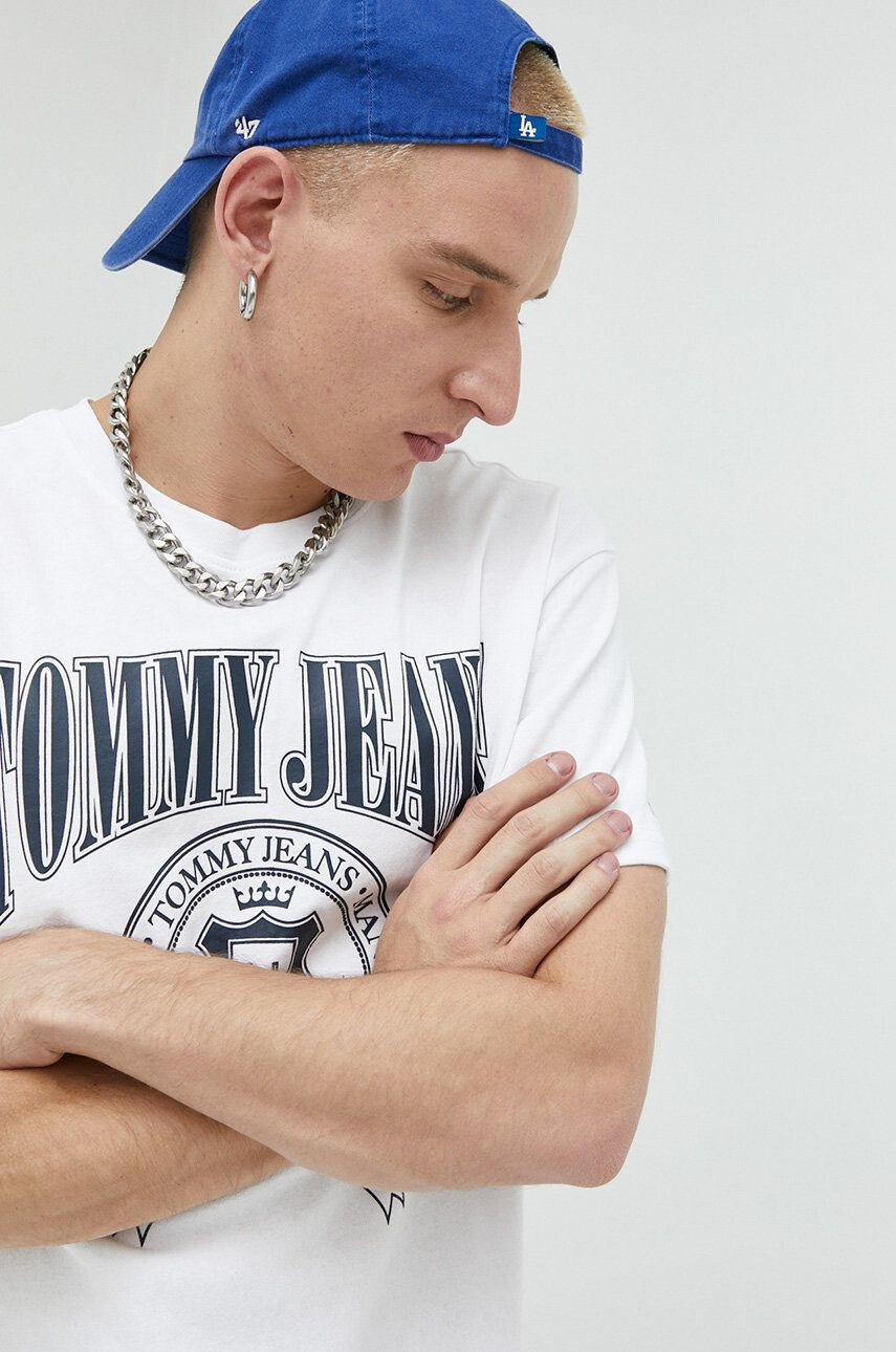 Tommy Jeans Bavlněné tričko tmavomodrá barva s potiskem - Pepit.cz