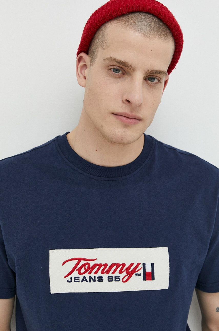 Tommy Jeans Bavlněné tričko tmavomodrá barva s aplikací - Pepit.cz