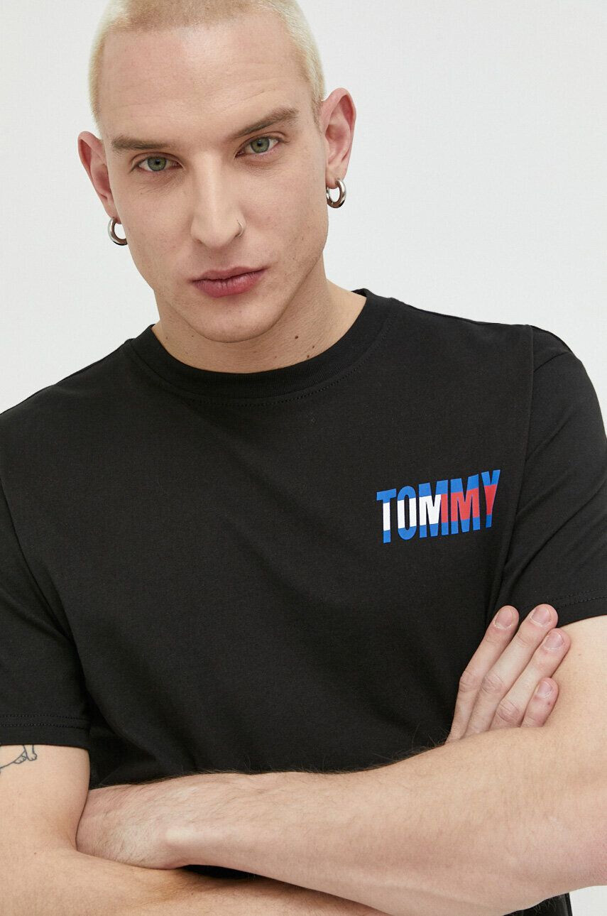 Tommy Jeans Bavlněné tričko černá barva s potiskem - Pepit.cz