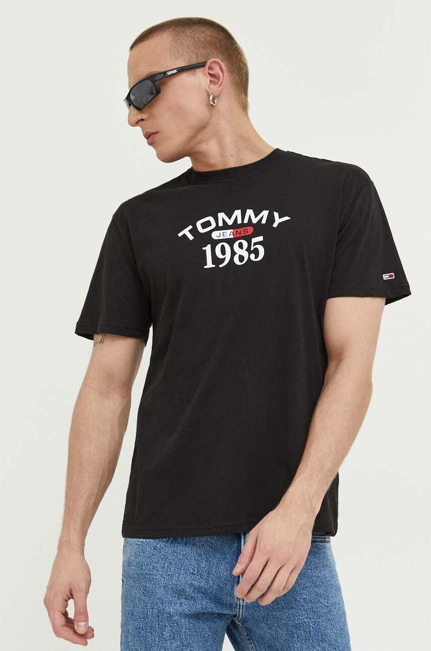 Tommy Jeans Bavlněné tričko černá barva s potiskem - Pepit.cz