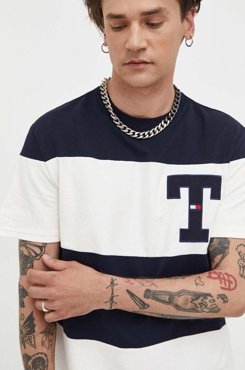 Tommy Jeans Bavlněné tričko tmavomodrá barva s aplikací - Pepit.cz