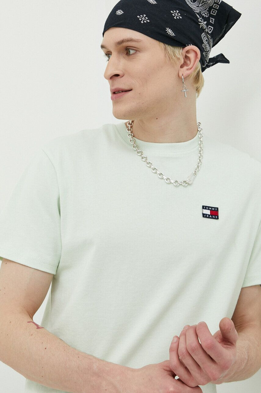 Tommy Jeans Bavlněné tričko zelená barva s aplikací - Pepit.cz