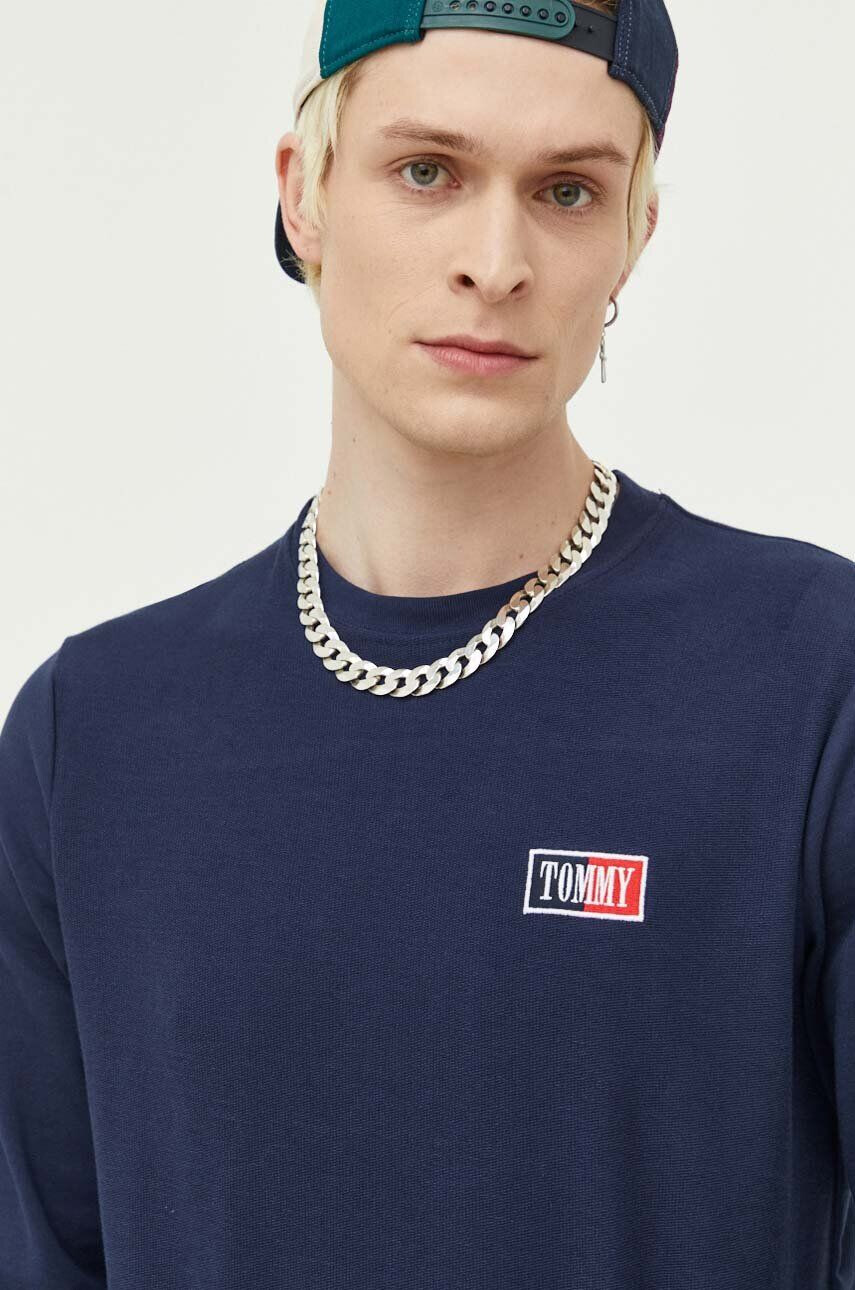 Tommy Jeans Bavlněné tričko s dlouhým rukávem tmavomodrá barva s aplikací - Pepit.cz