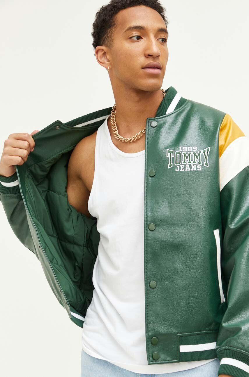 Tommy Jeans Bomber bunda zelená barva přechodná oversize - Pepit.cz