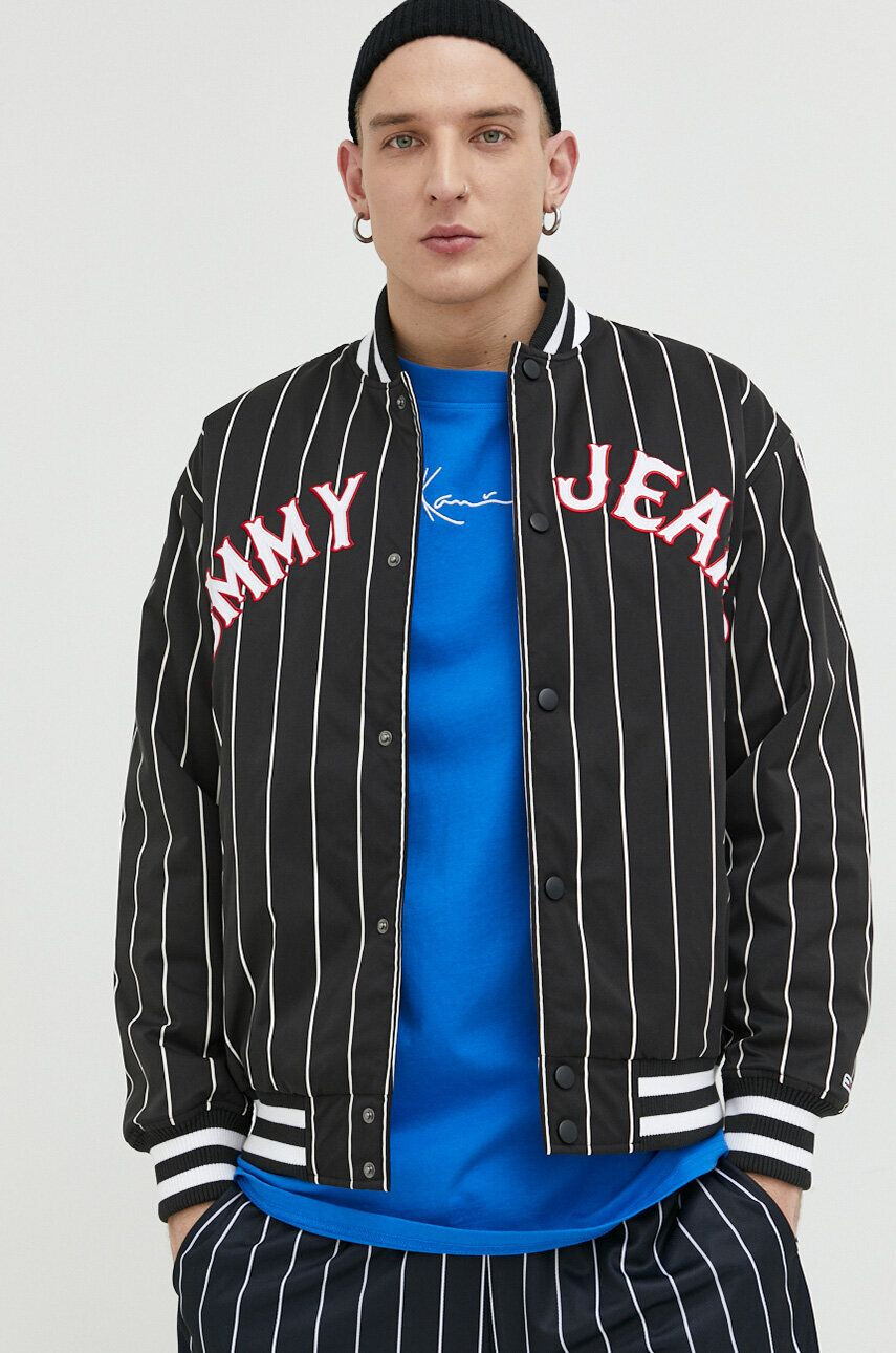 Tommy Jeans Bomber bunda černá barva přechodná oversize - Pepit.cz