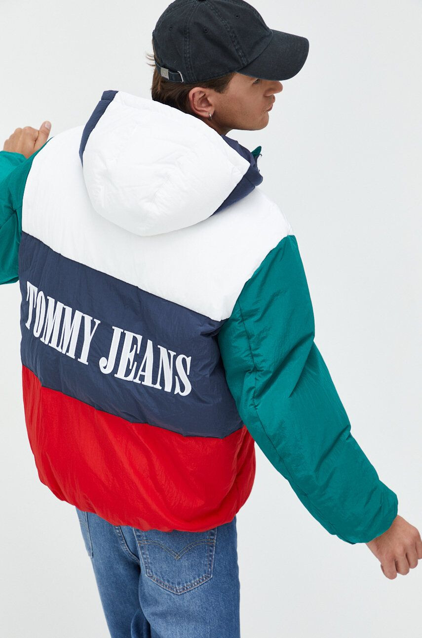 Tommy Jeans Bunda pánská bílá barva zimní oversize - Pepit.cz