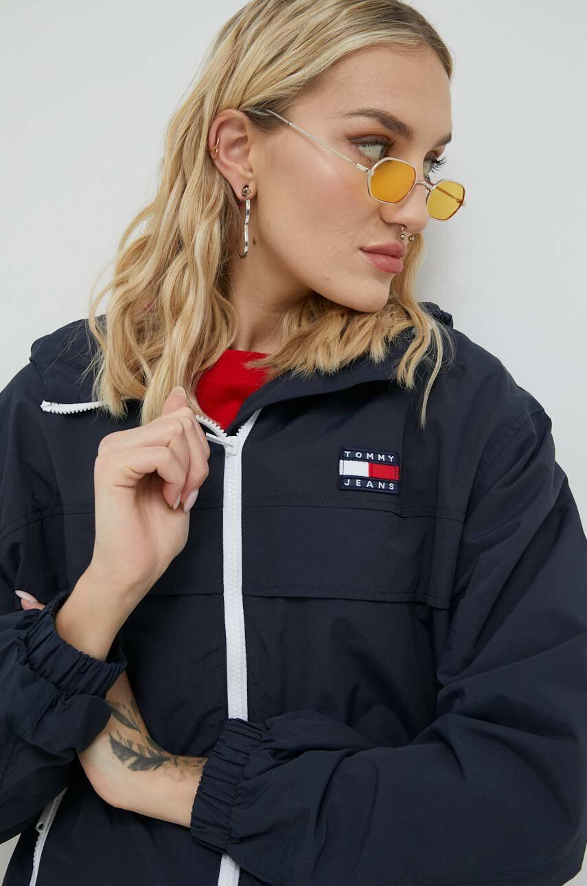 Tommy Jeans Bunda pánská černá barva přechodná - Pepit.cz