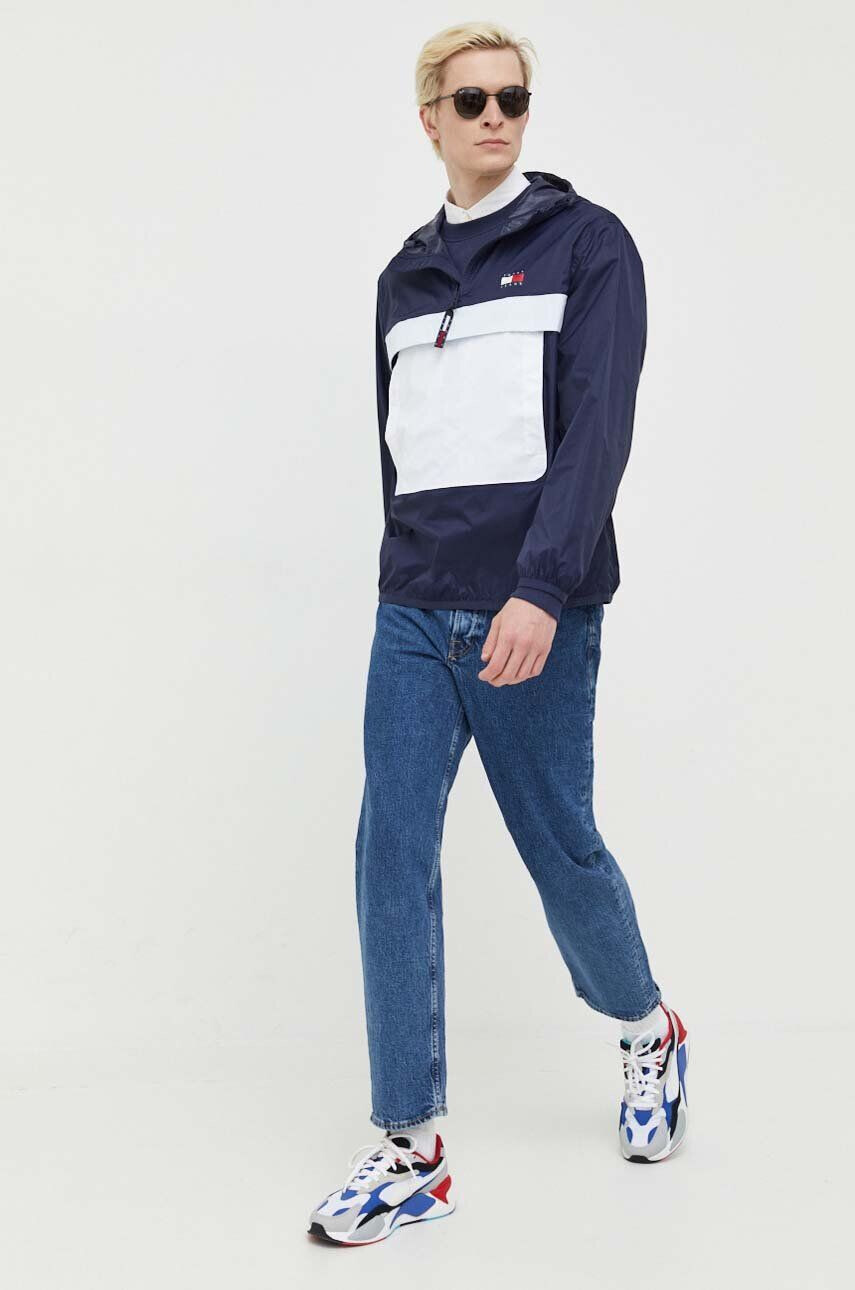 Tommy Jeans Bunda pánská tmavomodrá barva přechodná - Pepit.cz