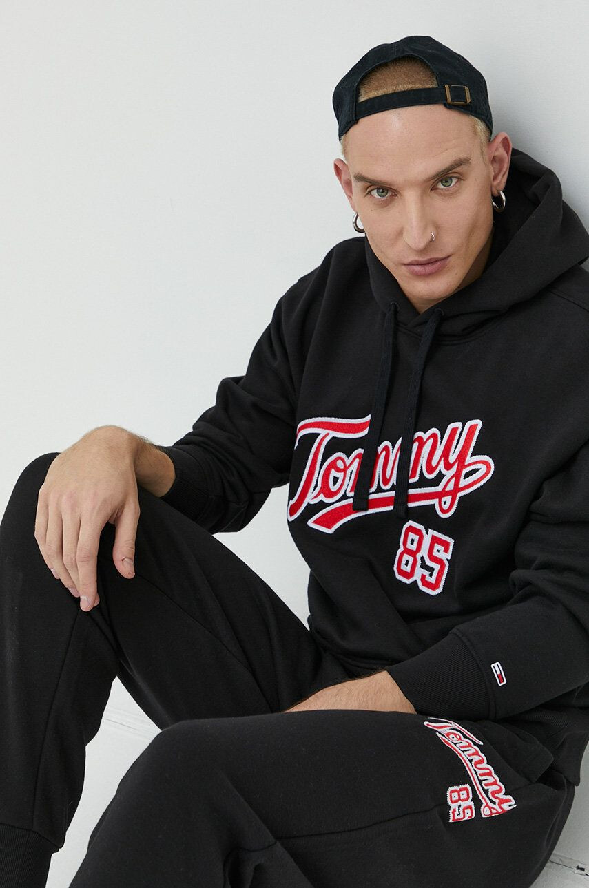 Tommy Jeans Mikina pánská černá barva s kapucí s aplikací - Pepit.cz